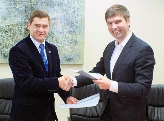 Слева направо: Виктор Чеснов (компания «Ирбис-Авто») и  Сергей Кобылинский (АВТЕК)